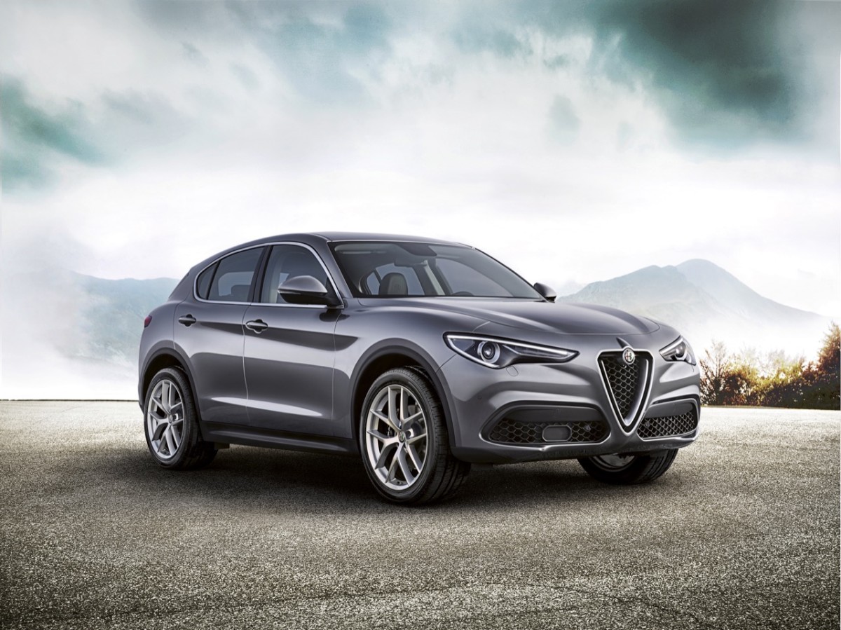 Alfa Romeo Stelvio First Edition может быть оснащен исключительно 2,0-литровым бензиновым турбомотором на 280 л